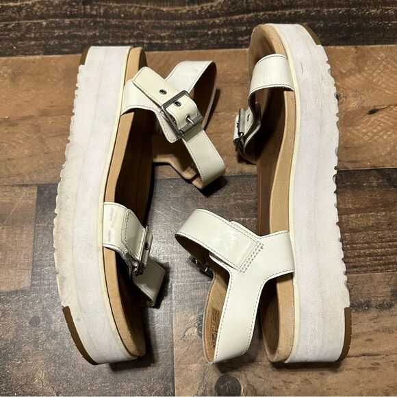 UGG Angie Sandal - Picture 3 of 8